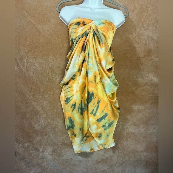 PrettyLittleThing middle  split dress - Picture 1 of 11